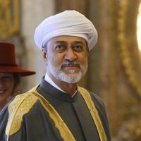 155 mètres de luxe, 70 invités et une salle de concert à bord : le mégayacht de la famille royale d’Oman aperçu dans la mythique péninsule des milliardaires