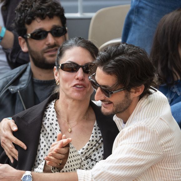 "À l’époque, je parlais mal espagnol ; si j’avais compris ce que signifiait ce nom, je ne me serais peut-être pas jeté à l’eau"

Pierre Niney et sa compagne Natasha Andrews en tribunes lors de la finale messieurs des Internationaux de France de Tennis de Roland Garros 2025 (jour 15), à Paris, France, le 8 juin 2025. © Cyril Moreau/Bestimage