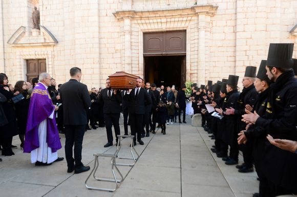 Le cercueil du défunt - Obsèques du chef Clément Bruno en la collégiale Saint-Martin de Lorgues, France, le 3 février 2025. © Alain Brun-Jacob/Bestimage