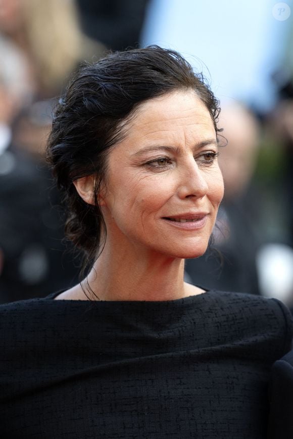 Anna Mouglalis - Montée des marches du film " La bola negra " lors du 79ème Festival International du Film de Cannes, le 21 mai 2026. © Olivier Borde / Bestimage