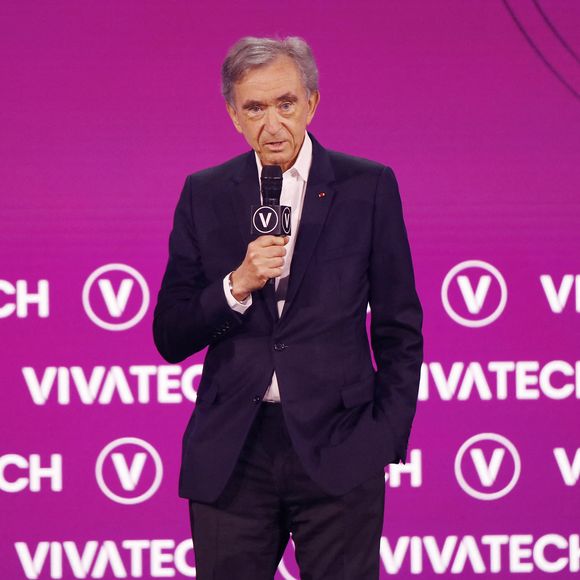 Son Bombardier Global Express était estimé à environ 48 millions d'euros.

Bernard Arnault - M.Lévy (Publicis) et B.Arnault (LVMH) échangent lors de l'ouverture du 10ème Salon VivaTech, dédié aux start up, à Paris Expo Porte Versailles, le 17 juin 2026. 
© Marc Ausset Lacroix / Bestimage