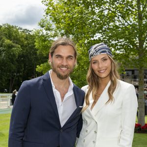 Théo Fleury et sa compagne Camille Cerf - Prix de Diane Longines à l'hippodrome de Chantilly, le 20 juin 2021.
© Pierre Perusseau/Bestimage