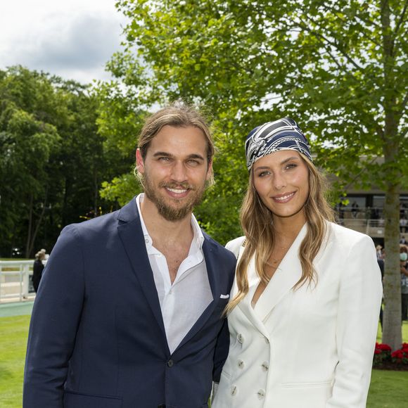 Théo Fleury et sa compagne Camille Cerf - Prix de Diane Longines à l'hippodrome de Chantilly, le 20 juin 2021.
© Pierre Perusseau/Bestimage