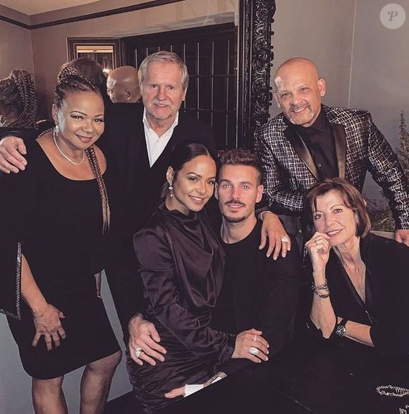 A savoir ses parents

Christina Milian pose avec ses parents ainsi que ceux de son chéri M. Pokora, à Los Angeles, le 31 décembre 2018