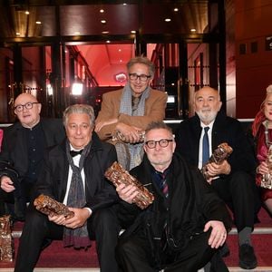Le pilier du Splendid refuse de voir son métier devenir un simple calcul financier. Son message est clair : redonnons le pouvoir à l'audace !
Marie Anne Chazel, Michel Blanc, Christian Clavier, Thierry Lhermitte, Gérard Jugnot, Josiane Balasko, Bruno Moynot lors de la pressroom (salle de presse) remise des prix lors de la 46ème cérémonie des César à l'Olympia à Paris le 12 mars 2021.
© David Niviere / Pool / Bestimage