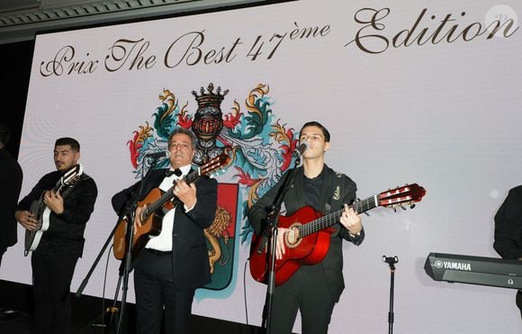 Quant aux fameux Chico & the Gypsies, ils ont fait grimper l'ambiance des Best Awards en un riff de guitare.

Chico et les Gypsies - 47ème édition du Gala "Best Awards" à l'hôtel Four Seasons Hôtel George V à Paris le 28 janvier 2025. © Coadic Guirec/Bestimage