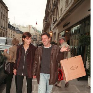 Daniel Auteuil et Marianne Denicourt dans les rues de Paris. © Bestimage / Max Colin