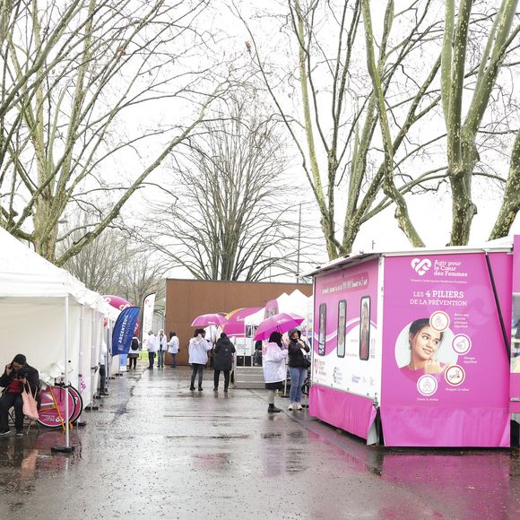Le partenaire fondateur a inauguré la première étape de la tournée et a réaffirmé son ambition de sauver 100 000 vies d’ici 2030.


Illustration lors de l'inauguration du "Bus du coeur des femmes" à Argenteuil de l'association "Agir pour le coeur de femmes" avec le soutien de la Fondation Marc Ladreit de Lacharrière le 11 mars 2026.
© Jack Tribeca / Bestimage
