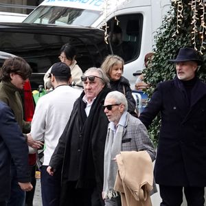 Gérard Depardieu et le paparazzi Rino Barillari se réconcilient au Harry's Bar à Rome le 19 janvier 2026.
C'est au même endroit, le 21 mai 2024 que les deux hommes se sont accrochés.
Gérard Depardieu aurait frappé le photographe à trois reprises au visage car ce dernier avait bousculé la compagne de Gérard Depardieu pour faire une série de photos.
Après cet incident, les plaintes ont fusé de toute part....mais les images montrent que les deux hommes ont trouvé un terrain d'entente.  
Zuma Press / Bestimage