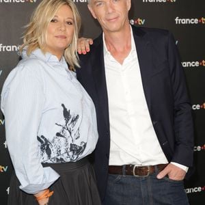 Flavie Flament et Julien Arnaud au photocall de la conférence de presse de rentrée de France Télévisions à Paris, France, le 4 septembre 2024. © Coadic Guirec/Bestimage