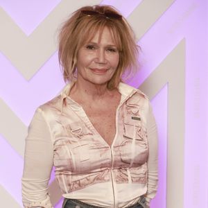 En rémission d’un cancer du côlon diagnostiqué en 2019, Clémentine Célarié semble avoir retrouvé une certaine sérénité !

Clémentine Célarié de la série Les randonneuses - 6 ème édition du Festival Séries Mania à Lille, France, le 19 mars 2023. © Christophe Aubert via Bestimage