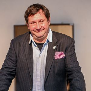 Exclusif - Caroline Margeridon (Affaire conclue sur France 2) , dédicace son livre "Libre!" dans la boutique Haute Antiques 207 de son ami et collègue dans l'émission Stéphane Vanhandenhoven à Bruxelles le 14 novembre 2021. © Frédéric Andrieu / Bestimage