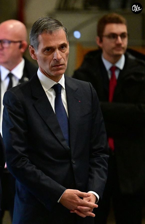 Le communiqué interne précise en effet que CMA Media prévoit de fermer définitivement deux des neuf chaînes de son réseau. Le public devra donc bientôt faire ses adieux à BFM Normandie ainsi qu'à BFM DICI.

Rodolphe Saadé, propriétaire du journal "La Provence" 
© ©hristian Liewig / Bestimage