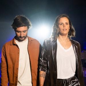 Exclusif - Jeremy Frerot et sa femme Laure Manaudou - Backstage - Enregistrement de l'émission "La Chanson secrète 11" à Paris, diffusée le 24 juin sur TF1. Le 15 janvier 2022. © Cyril Moreau / Bestimage