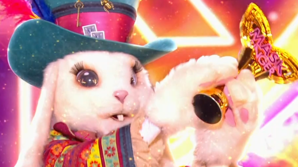 Le Lapin grand vainqueur de Mask Singer 8 : Un chanteur reconnu par tous les enquêteurs...Ou presque !