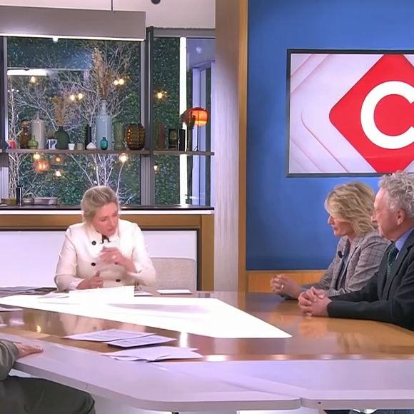 Nelson Monfort dans "C à vous" sur France 5 avec Sophie Davant, Fauve Hautot et Chris Marques.