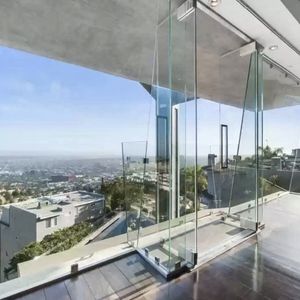Exclusif - Cyril Hanouna vend la maison qu'il avait achetée à Hollywood Hills.