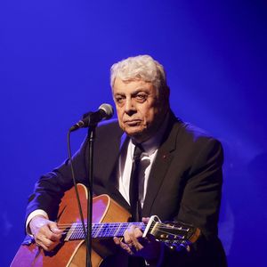 Concert d’Enrico Macias pour sa tournée La Fête Continue ! dans la salle de spectacle Le Dôme de Paris - Palais des Sports à Paris, France, le 15 mars 2025. © Jack Tribeca/Bestimage