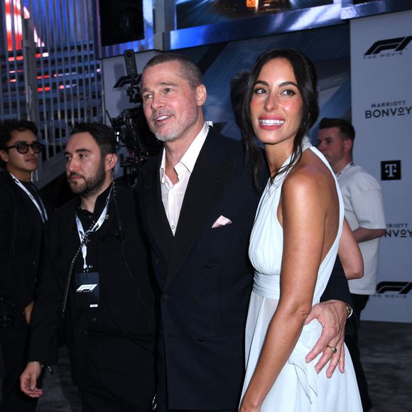 Brad Pitt et Ines de Ramon assistent à la première mondiale du film Apple Original Films 'F1 : The Movie' à Times Square à New York. Le 16 juin 2025. © Photo Image Press via ZUMA Press Wire
