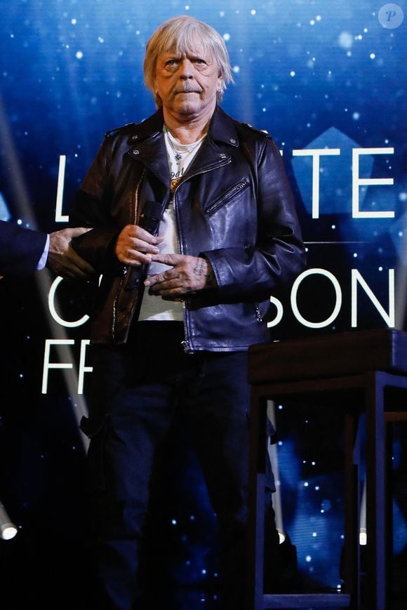 S'il a arrêté de fumer des cigarettes traditionnelles, Renaud a toujours une mauvaise habitude pour sa santé : la cigarette électronique.
Renaud (Renaud Séchan) - Enregistrement de l'émission "La fête de la Chanson française" au Dôme à Paris, présentée par L.Thilleman et A.Manoukian, et diffusée le 22 décembre sur France 3
© Christophe Clovis / Bestimage