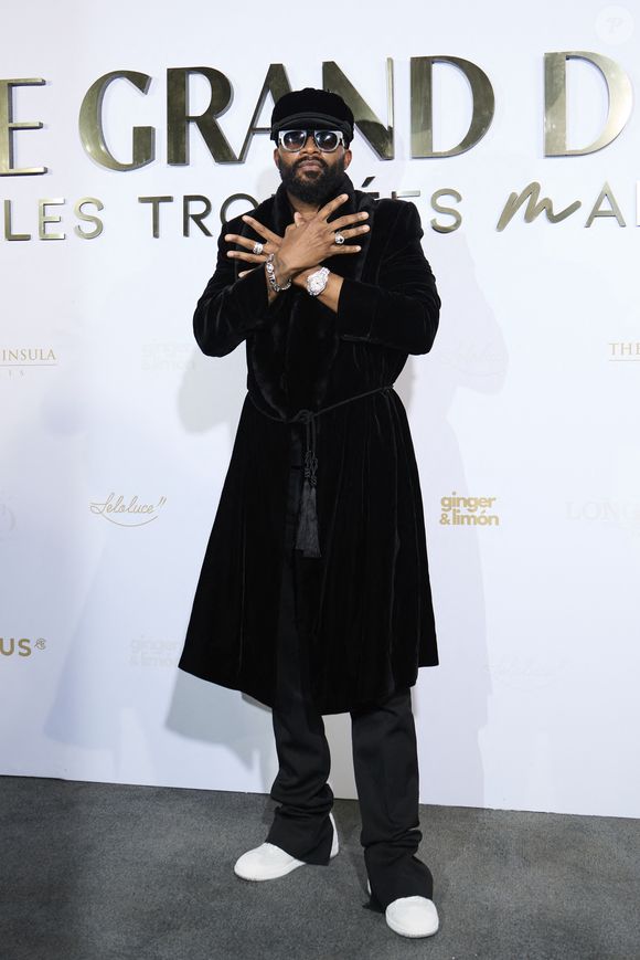 Fally Ipupa - Première édition des Trophées Madame – Le Grand Dîner dans le cadre prestigieux de l'hôtel Peninsula à Paris le 6 mars 2025. Cet événement d’exception a réuni des figures influentes du monde de la culture, du sport, du luxe et de l’entrepreneuriat, venues célébrer les femmes qui façonnent et inspirent notre époque.
Placée sous le signe de l’excellence, de l’innovation et de l’audace, cette soirée a mis à l’honneur des personnalités féminines remarquables, sélectionnées pour leur impact et leur engagement dans leur domaine respectif.
Le trophée exclusif des « Trophées Madame » a été conçu par l’artiste de street art Leloluce, incarnant la force et la résilience des femmes d’aujourd’hui.
Les lauréates ont été choisies par un comité d’expertes influentes, issues du mouvement Women With Impact et reconnues pour leur discernement et leur engagement en faveur de la promotion des femmes. © Cyril Moreau/Bestimage