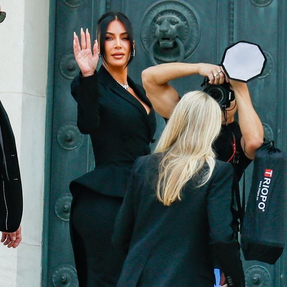 Son témoignage clé a quelque peu été éclipsé par l'arrivée de la star au tribunal. 

Kim Kardashian - La star américaine Kim Kardashian est arrivée au procès de la rue tronchet des "Papys braqueurs" au palais de justice de Paris, France, le 13 mai 2025. La star américaine doit décrire cette nuit qui l’a «traumatisée», selon ses mots, 9 hommes et 1 femme sont jugés, soupconnés d'avoir participé au casse du siècle, en dérobant à la star 9 millions d'euros de bijoux dans la nuit du 2 au 3 octobre 2016. © Clovis-Liewig/Bestimage