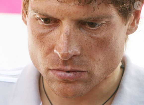 Jan Ullrich, ancien cycliste allemand, a été transporté à l’hôpital après avoir été renversé par une voiture.


Le cycliste allemand Jan Ullrich donne une conférence de presse devant l'hôtel de son équipe à Blaesheim près de Strasbourg, France, le 30 juin 2006. Ullrich a été suspendu par son équipe pour le prochain Tour de France. Photo by Bernd Weissbord/DPA/Cameleon/ABACAPRESS.COM