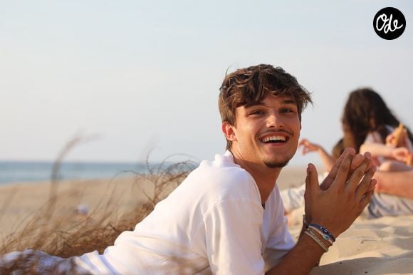 L’animatrice souligne régulièrement le soutien précieux de son époux, qu’elle considère comme un pilier de leur vie de famille.

Elodie Gossuin et Bertrand Lacherie ont partagé des images des célébrations de leur amour. Capture d'écran Instagram