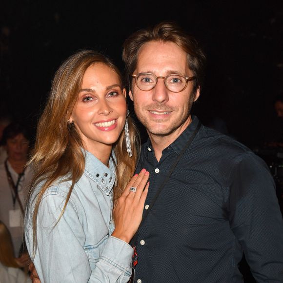 Nouvelle vie pour Ophélie Meunier !

Ophelie Meunier et son mari Mathieu Vergne - Front Row du défilé Etam Live Show au Palace à Paris  

© Veeren / Bestimage