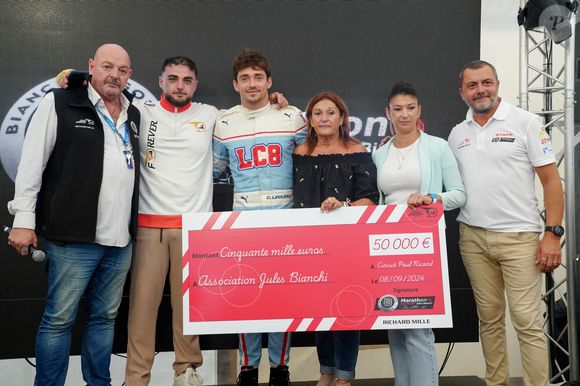 Philippe Bianchi, Tom Bianchi, Charles Leclerc, Christine Bianchi, Mélanie Bianchi, Franck Lagorce lors du marathon Karting Jules Bianchi au circuit Paul Ricard au Castellet le 8 septembre 2024. © Anne-Sophie Guebey via Bestimage