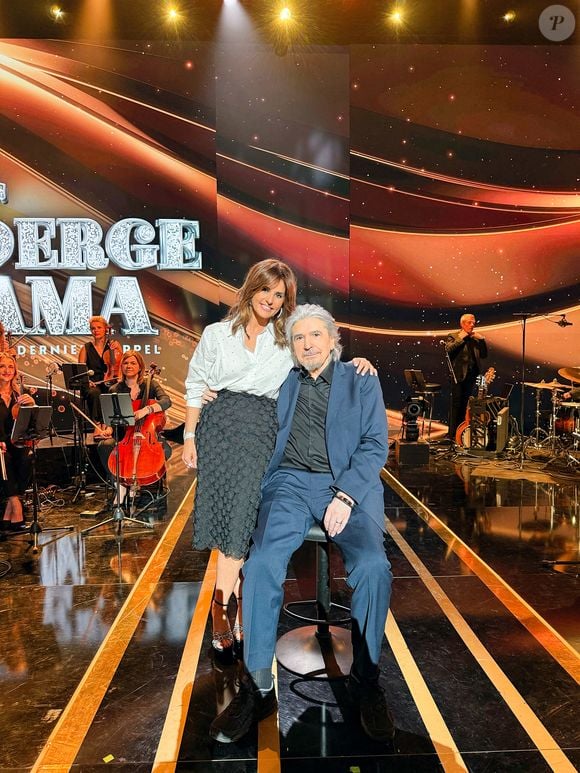 Exclusif - Faustine Bollaert et Serge Lama en backstage de l'enregistrement de l'émission "Serge Lama, le dernier rappel" présentée par F. Bollaert, diffusée le vendredi 21 novembre 2025 sur France 3 à 21h10, au théâtre Marigny à Paris, France, le 29 avril 2025. © Bestimage