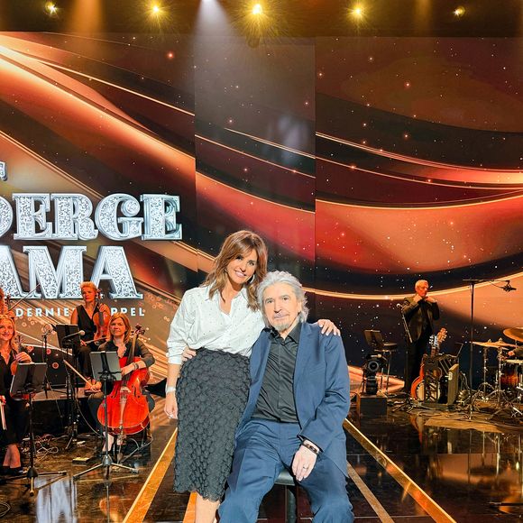 Exclusif - Faustine Bollaert et Serge Lama en backstage de l'enregistrement de l'émission "Serge Lama, le dernier rappel" présentée par F. Bollaert, diffusée le vendredi 21 novembre 2025 sur France 3 à 21h10, au théâtre Marigny à Paris, France, le 29 avril 2025. © Bestimage