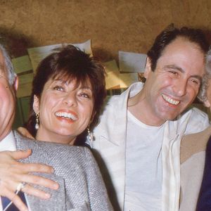 Michel Delpech avec sa femme Geneviève et ses parents à l'Olympia le 7 avril 1984