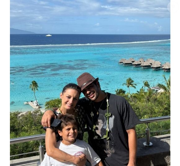 Entre les promenades en pleine nature, les sorties en mer et les dégustations locales pour ne citer que cela, Christophe Licata a l'air de s'éclater loin de l'Hexagone.

Christophe Licata immortalise ses vacances à Bora-Bora (Capture d'écran Instagram- Juillet 2025).