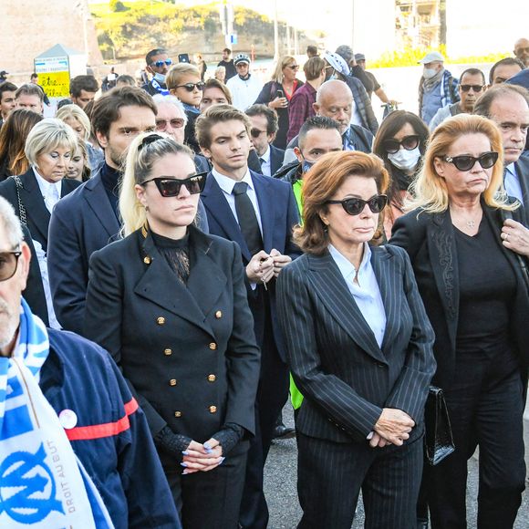 Sophie Tapie, Dominique Tapie, Nathalie Michaux Tapie (fille du défunt) - Les marseillais et la famille accompagnent Bernard Tapie jusqu'à la Cathédrale La Major à Marseille le 8 octobre 2021.

© Santini / Jacovides / Bestimage