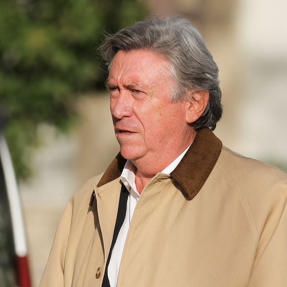 Jacques Legros va présenter son ultime journal de 13h sur TF1 après 26 ans passés dans le rôle de joker.

Jacques Legros - Arrivées aux obsèques d'Etienne Mougeotte en l'église Saint-François-Xavier à Paris. 
© Jacovides-Clovis / Bestimage