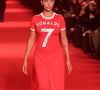 C'est avec une photo que Georgina Rodriguez a surpris tout le monde
Georgina Rodriguez a rendu hommage à son petit ami footballeur Cristiano Ronaldo lors du défilé Vetements Womenswear Automne/Hiver 2024-2025 pendant la semaine de la mode à Paris le vendredi 1er mars 2024. L'influenceuse, âgée de 30 ans, portait une robe rouge sur laquelle figuraient le chiffre sept sur le devant et le nom de famille de son partenaire. Photo ABACAPRESS.COM