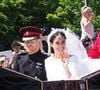 Un mariage qui a eu le mérite de marquer les esprits !
Le prince Harry, duc de Sussex, et Meghan Markle, duchesse de Sussex, en calèche à la sortie du château de Windsor après leur mariage (Agence / Bestimage)