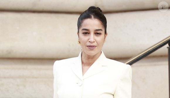 Dans une interview au "Journal des Femmes", Leïla Bekhti explique comment l’activité physique et les gestes quotidiens l’aident à tenir le rythme et à rester en forme,

Leïla Bekhti au défilé Schiaparelli "Collection Haute Couture Printemps/Eté 2026" lors de la Fashion Week de Paris, le 26 janvier 2026

© Christophe Aubert via Bestimage