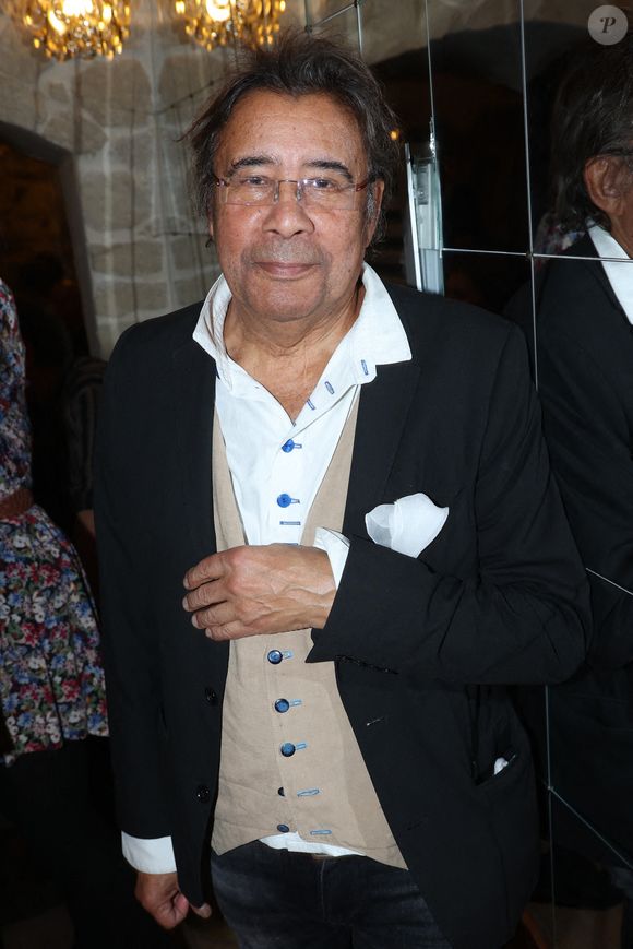 Exclusif - Laurent Voulzy participe à la soirée d'ouverture du club 'Le Flirt' le 07 novembre 2024 à Paris, France. Photo par Jerome Domine/ABACAPRESS.COM
