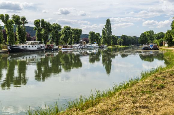 Et à son coup de cœur pour Tonnerre.

Tonnerre (89) : peniches sur le canal de Bourgogne - Photo by Bordier S./ANDBZ/ABACAPRESS.COM