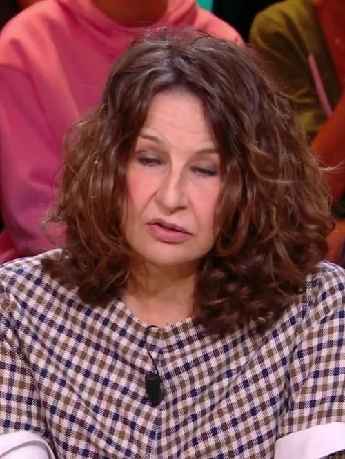 "Ça m’a sauvée" : Face à Léa Salamé, Valérie Lemercier évoque son choix d’être prise en charge dans un établissement spécialisé