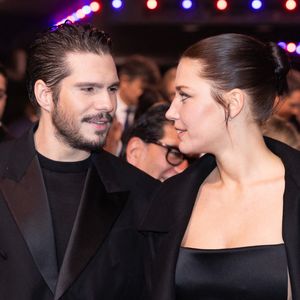 Le couple phare de l'année a été accueilli par de nombreux photographes

Adèle Exarchopoulos et son compagnon François Civil - Cérémonie de la 50ème édition de la cérémonie des César à l'Olympia à Paris, France, le 28 février 2025 © Dominique Jacovides - Olivier Borde / Bestimage