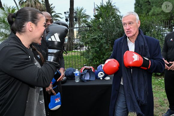 Clôture de l'opération de collecte de fonds "Pièces Jaunes", destinée à améliorer la vie des enfants hospitalisés, au Jardin Albert 1er, à Nice, France, le 7 février  2025, en présence de la Première dame française, Brigitte Macron, la présidente de la Fondation Hôpitaux de Paris-Hôpitaux de France, du sélectionneur de l'équipe de France de football, Didier Deschamps le parrain de l'opération Pièces Jaunes, de Christian Estrosi, le maire de Nice, sa femme, Laura Tenoudji Estrosi, d'Anne Barrère, la vice-présidente de la Fondation Hôpitaux de Paris-Hôpitaux de France, Philippe Wahl, le président-directeur général du Groupe La Poste, de José Cobos, ancien capitaine de l'OGC Nice et conseiller municipal de la ville de Nice délégué à l'évènementiel sportif, et du compositeur du morceau caritatif "Les P'tits Soleils", l'hymne des Pièces Jaunes, John Mamann. Ce titre a été chanté sur la scène par Eugie, Sab, Julien Esmée, Vernis Rouge... et les personnalités. Mme Macron et Didier Deschamps ont fait, comme à leur habitude, le tour des diffèrents stands des associations et des partenaires, comme Carrefour, la Fondrtion Lenval, le CHU, la Poste et la Banque de France où ils ont fait la pesée des pièces jaunes... mais l'arrêt le plus surprenant fut sur le stand du Nice Azur Boxe où le coach des Bleus et Mme Macron n'ont pas hésité à mettre les gants pour quelques échanges avec les boxeurs présents.  © Bruno Bebert/Bestimage