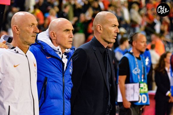 Bien connu de Zizou pour avoir été le cuisinier de la Juventus de Turin lorsqu'il y était joueur, cet as des fourneaux - aujourd'hui installé du côté de Cap-d'Ail sur la Côte d'Azur - a été spécialement sollicité pour orchestrer les assiettes de l'équipe de France.

Zinédine Zidane (France)