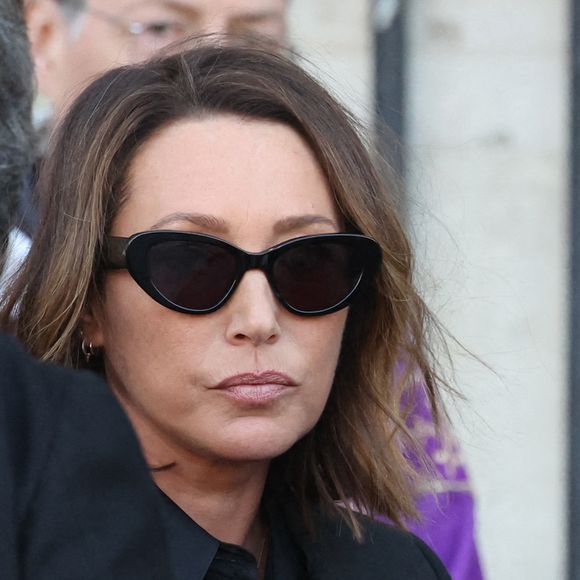 Aux côtés de sa fille Laura Smet, des personnalités du monde artistique étaient présentes

Laura Smet - Obsèques de Nathalie Baye en l'église Saint-Sulpice à Paris le 24 avril 2026. © Dominique Jacovides - Coadic Guirec / Bestimage