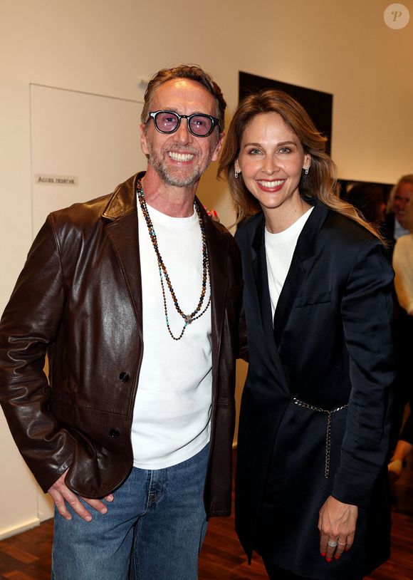 Philippe Caverivière et Ophélie Meunier - Vernissage de l'exposition "Les grands âges", photographies de Nikos Aliagas au musée de l'Homme à Paris le 7 avril 2026. © Dominique Jacovides/Bestimage