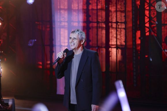 Exclusif - Julien Clerc lors de l'enregistrement de l’émission La Grande Fête de Carcassonne, diffusée le samedi 6 septembre à 21.10 sur France 2, dans la Cité Médiévale de Carcassonne, France, le 24 juin 2025. © Jack Tribeca/Bestimage