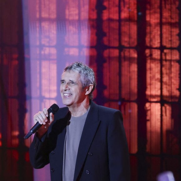 Exclusif - Julien Clerc lors de l'enregistrement de l’émission La Grande Fête de Carcassonne, diffusée le samedi 6 septembre à 21.10 sur France 2, dans la Cité Médiévale de Carcassonne, France, le 24 juin 2025. © Jack Tribeca/Bestimage