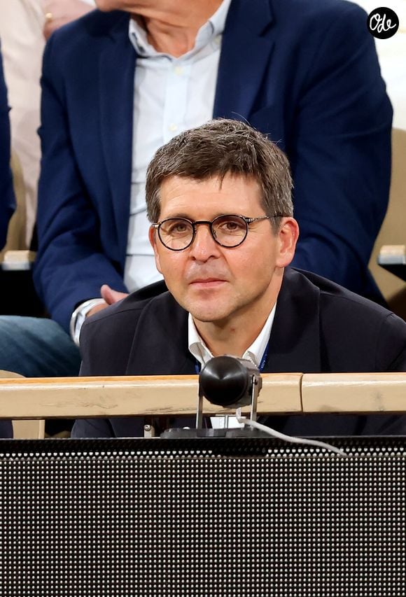 Le journaliste a rappelé que son départ n'était pas son choix.

Thomas Sotto dans les tribunes lors des Internationaux de France de Tennis de Roland Garros 2025, à Paris, France, le 4 juin 2025. © Jacovides-Moreau/Bestimage